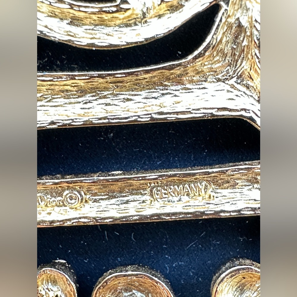 Genuine vintage CHRISTIAN DIOR intertwined logo crest brooch pin gold Authentic - Picture 9 of 14
